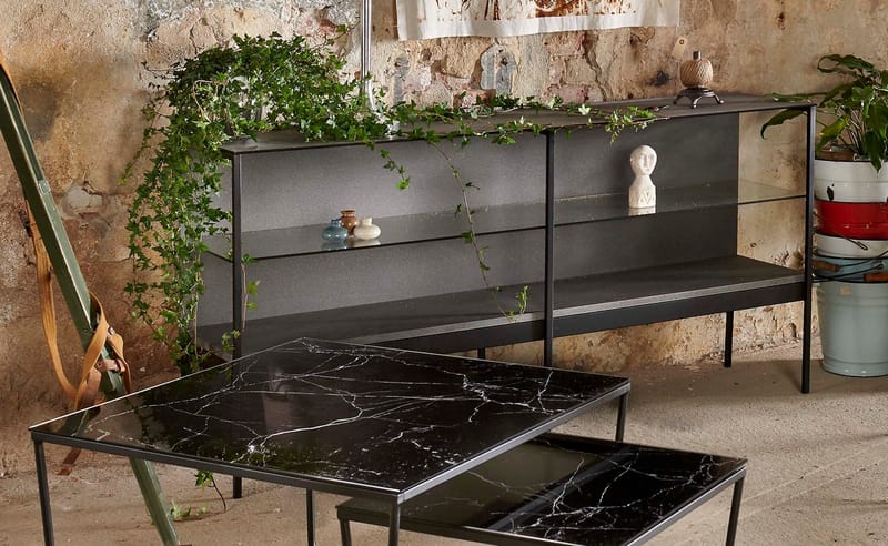 Fiona svart sideboard med glasskiva 160 cm bred, Svart
