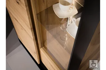 Quant Vitrinskåp 41 cm djup 76 cm bred 195 cm hög Trä - Ek/Svart - Products - Förvaring - Skåp - Vitrinskåp