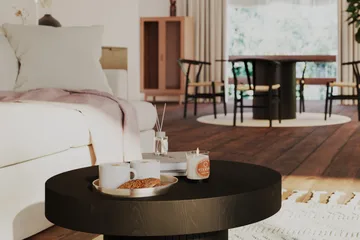Kopparbo Soffbord 75 cm Runt Svart - Svartlaserad ek - Products - Möbler - Bord & matgrupp - Soffbord