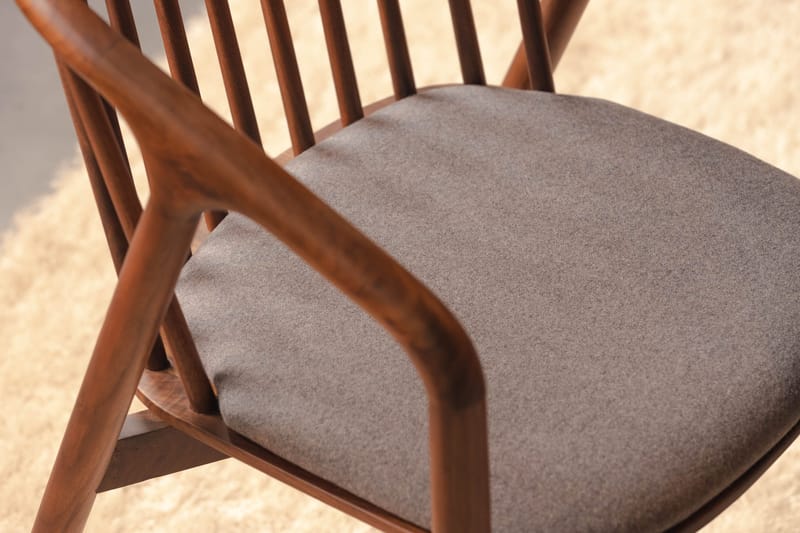 Noira Matgrupp 120 cm Runt Matbord med 4 Noira Stolar - Valnöt - Products - Möbler - Bord & matgrupp - Matgrupp