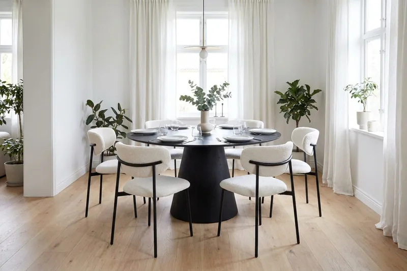 Siena Matgrupp runt 150 cm Svart med 6 Lucy Matstolar - Svart - Products - Möbler - Bord & matgrupp - Matgrupp
