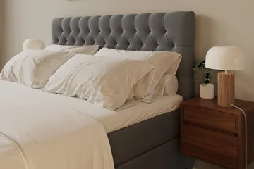 HVILA Lyx Komplett Sängpaket 160x200 cm Kontinentalsäng med knappad sänggavel i sammet - Ljusgrå / Sammet - Products - Möbler - Säng - Kontinentalsäng