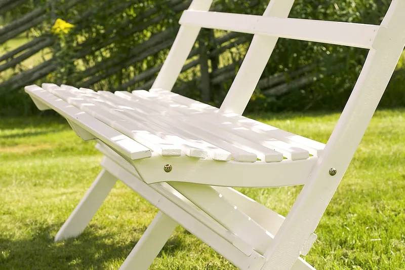 Hillerstorp Torpet Utesoffa 2-sits Vit - Vit - Products - Utemöbler & utemiljö - Balkong & altan - Balkongmöbler - Balkongsoffa